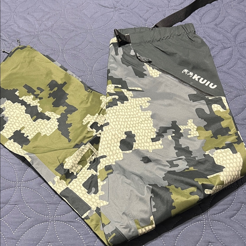 Northridge rain pant from Kuiu. Size medium. Never worn